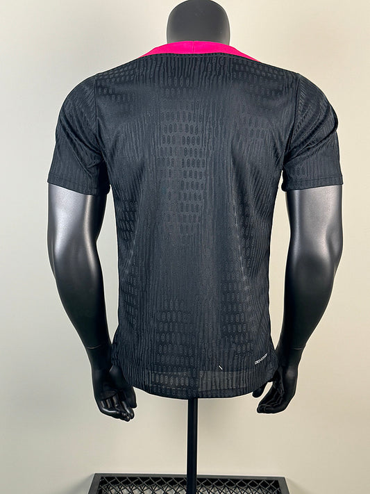 VERSÃO JOGADOR PRETO/ROSA 25-26
